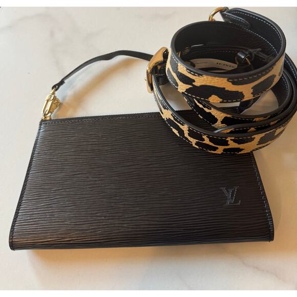 Louis Vuitton Epi Pochette Accessories - Picture 1 of 10